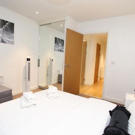 Spacious & Modern 1 Bedroom Close To Station In E16 London Exterior photo