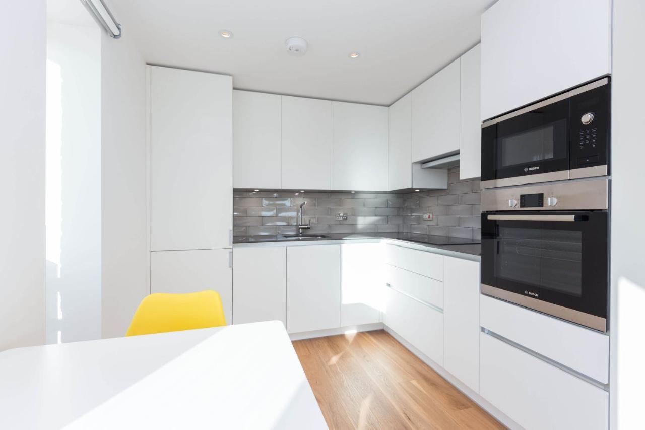 Spacious & Modern 1 Bedroom Close To Station In E16 London Exterior photo